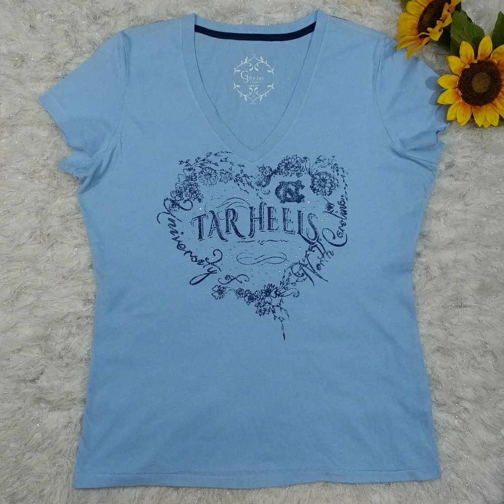 SOLD ~ Carolina Tarheels Hearts Tee (XL) - Picture 1 of 3